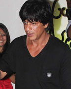 Shah Rukh Khan at Shahrukh and Suhana at Pizza Metro Pizza