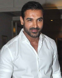 John Abraham at Standard Chartered Mumbai Marathon 2016 PC