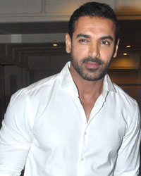 John Abraham at Standard Chartered Mumbai Marathon 2016 PC