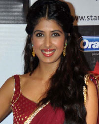 Aishwarya Sakhuja at Star Parivaar Awards 2013