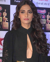 Sonam Kapoor at Star Screen Awards 2015