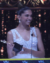 Deepika Padukone at Star Screen Awards 2015