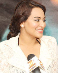 Sonakshi Sinha and Ranveer Singh  promote Lootera in Dubai