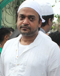 Funeral of Sajid-Wajid's father Sharafat Ali Khan