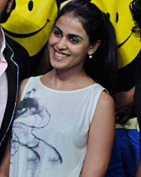 Ritesh Deshmukh and Genelia D'Souza posing with Loyola Dream team contestants from Chennai in India's dancing Superstars