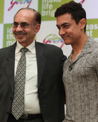 Aamir's rendezvous with the real faces behind 'Ideas that make life brighter'