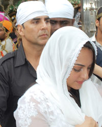 Akshay and Sonakshi visit Ajmer Sharif Dargah
