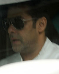 Salman Khan snapped wishing Eid
