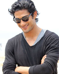 Prateik Babbar cleans Juhu beach