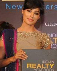 Chitrangada Singh and Soha ali Khan at Indian Realty Awards 2013