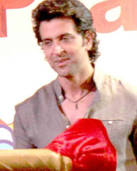 Hrithik Roshan graces Dandiya at Vile Parle