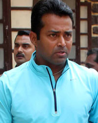 Leander Paes and Varun Dhawan at  Mega Dengu, Malaria awareness drive