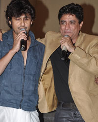 Sonu Nigam with Anad Raj Anad at the unveiling of wax statue of Shahid Bhagat Singh on his 106th birth anniversary