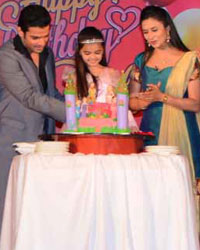 Ruhi cutting her birthday cake at Star Plus' 'Ye Hai Mohobbatein' press conference