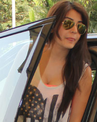 Anushka Sharma spotted at Mumbai airport leaving for Jodhpur for her next schedule of NH10