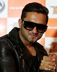 Yo Yo Honey Singh and Akshay Kumar at the press meet of Wave World Kabaddi League