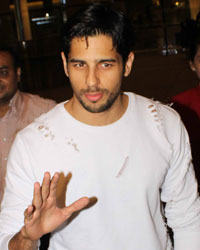 Sidharth Malhotra at Mumbai Airport