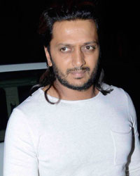 Ritesh Deshmukh Snapped at Domestic Airport Ritesh Deshmukh Snapped at Domestic Airport