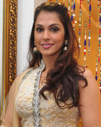 Esha Khoppikar