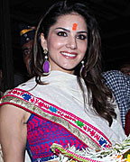 Sunny Leone at Sunny-Ekta at Siddhivinayak