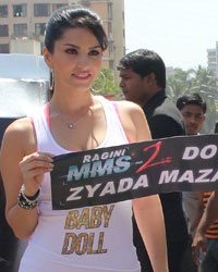 Sunny Leone at Sunny Promotes Ragini MMS 2