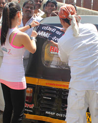 Sunny Leone flags off Ragini MMS-2 branded Auto Rickshaws in Mumbai Sunny Leone flags off Ragini MMS-2 branded Auto Rickshaws in Mumbai