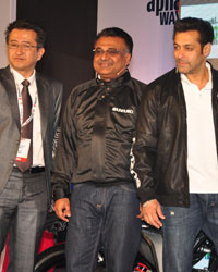 Salman Khan at Suzuki Lets and Gixxer Launch