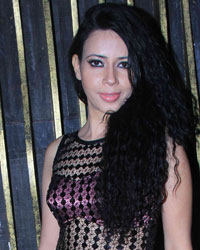 Rozlyn Khan at Tere Ishq Main Qurban Music Launch