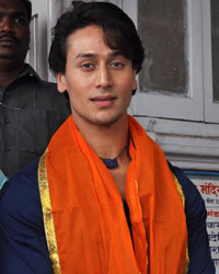 Tiger Shroff at Tiger and Kriti visit Babulnath Temple