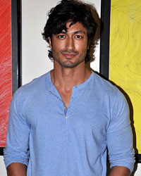 Vidyut Jamwal at Tigmanshu Inaugurates Gaurav Bose Art Exhibition