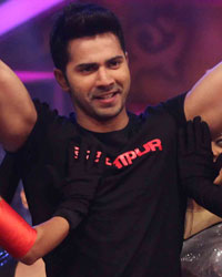 Varun Dhawan at Umang Mumbai Police Show 2015