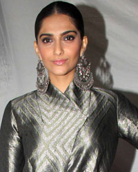 Sonam Kapoor at Umang Mumbai Police Show 2016