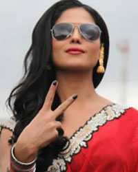 Veena Malik at Veena Malik Silk Sakkath Running Housefull