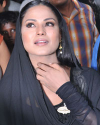 Veena Malik at Veena Malik visits Hazrat Nizamuddin Dargah