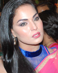 Veena Malik at Veena Malik visits Lalbaugcha Raja