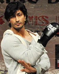 Vidyut Jamwal at Vidyut Trains Women in Self Defence