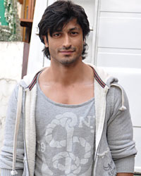 Vidyut Jamwal at Vidyut Trains Women in Self Defence