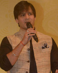 Vivek Oberoi at Vivek Oberoi Visits Siddhivinayak