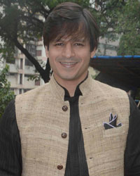 Vivek Oberoi at Vivek Oberoi Visits Siddhivinayak