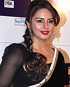 Huma Qureshi at Zee Cine Awards 2013