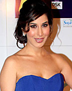 Sophie Choudhary at Zee Cine Awards 2013