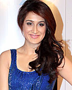 Sagarika Ghatge at Zee Cine Awards 2013