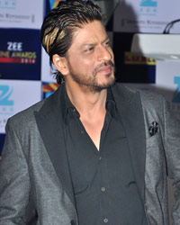 Shah Rukh Khan at Zee Cine Awards 2014 PM