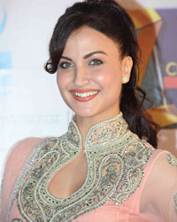 Elli Avram at Zee Cine Awards 2014