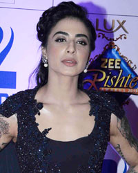 VJ Bani at Zee Rishtey Awards 2015