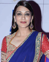 Sonali Bendre at Zee Rishtey Awards 2015