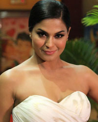 Veena Malik at Ziindagi 50 50 Premiere