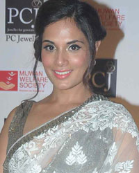 Richa Chadda at 5th Annual Mijwan Fashion Show