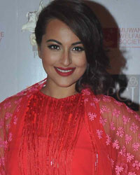 Sonakshi Sinha at 5th Annual Mijwan Fashion Show