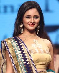 Rashmi Desai at Cancer Fundraiser Fashion Show